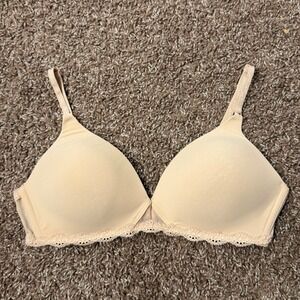 Victorias Secret Angels Wireless Bra 34C Beige Nude Lace Trim No-Wire 212439-979